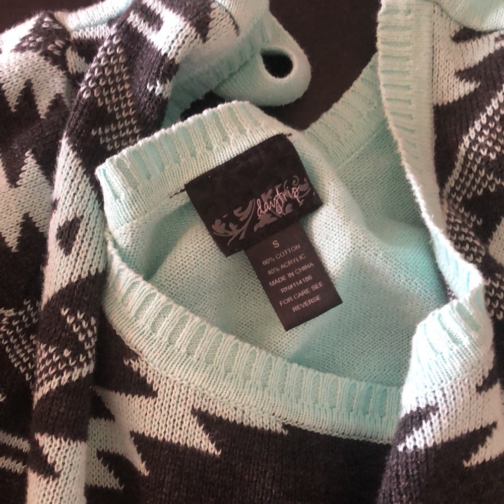 Aztec top - Picture 3 of 4